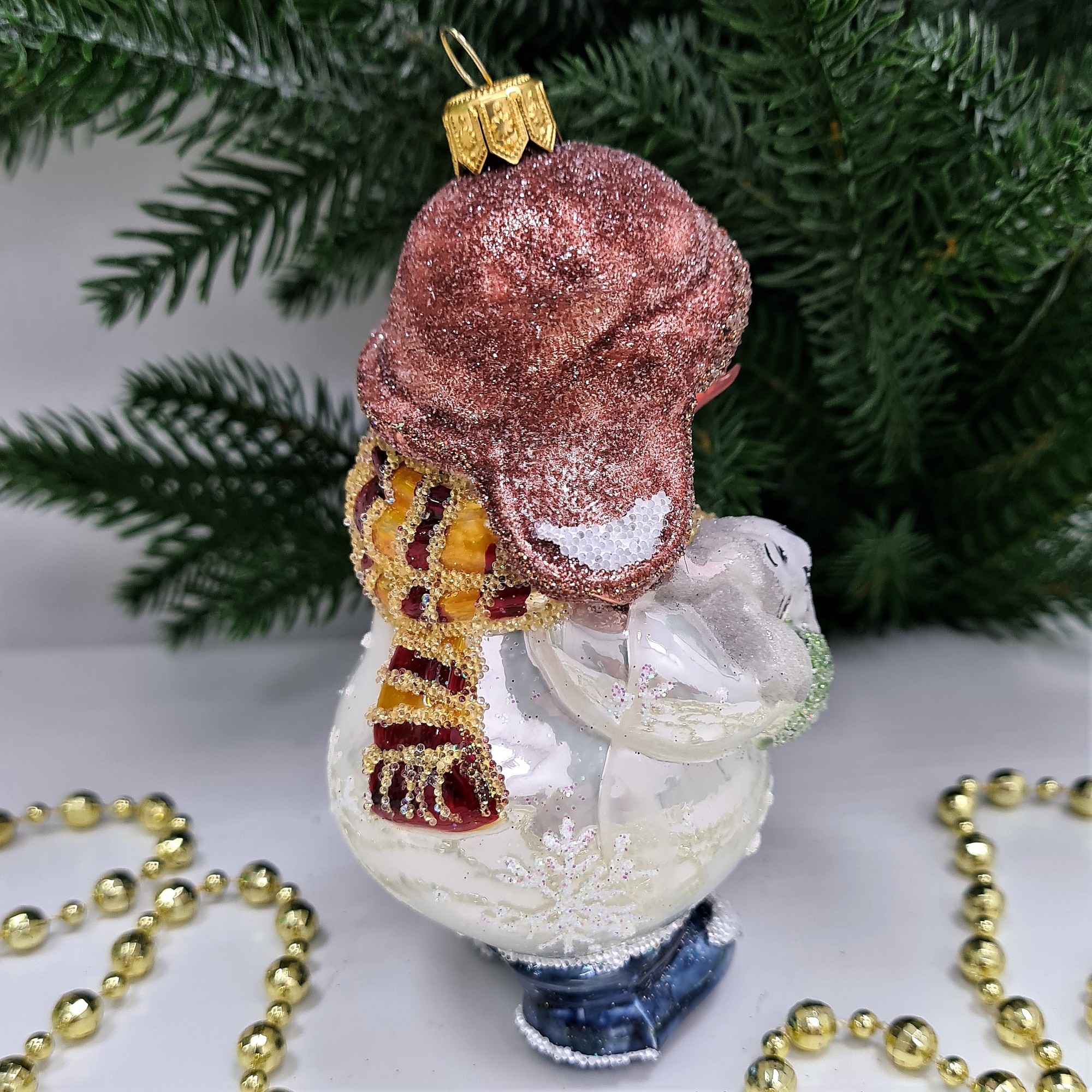 фото Стеклянная елочная игрушка Снеговик в ушанке с зайчиком