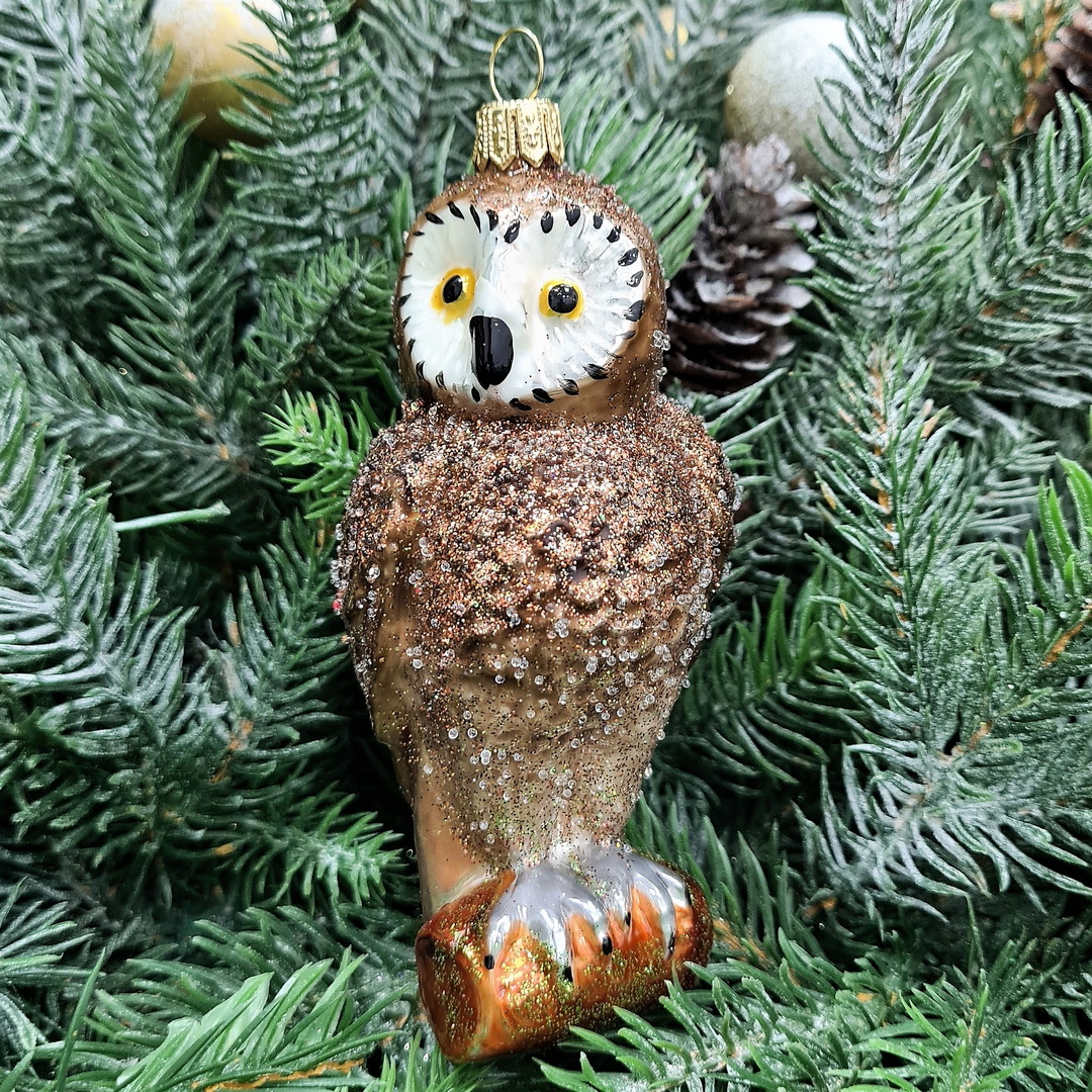 фото Стеклянная елочная игрушка Сова на ветке коричневая