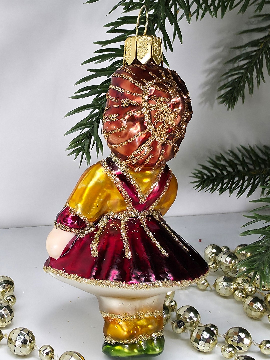 фото Стеклянная елочная игрушка Девочка в платье