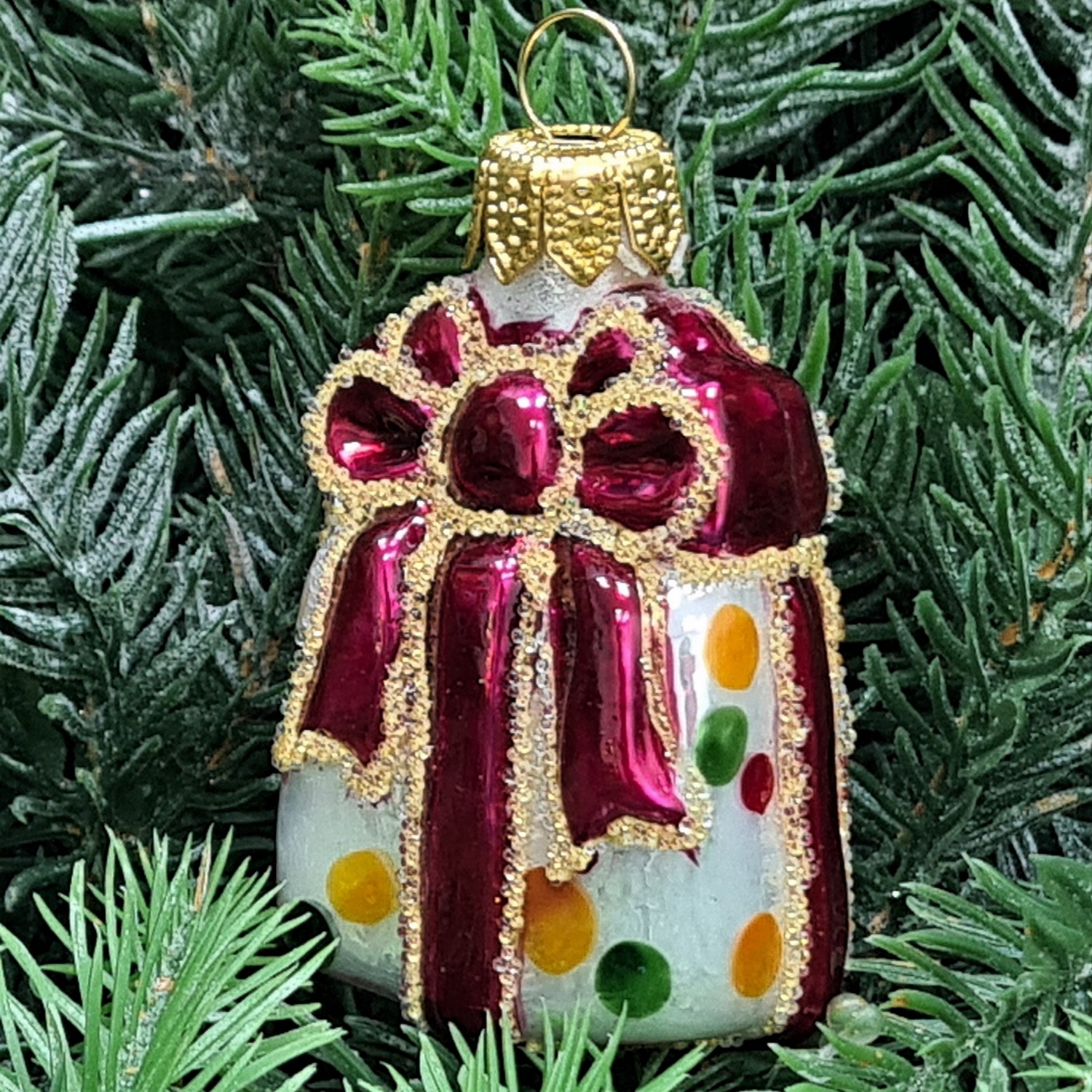 фото Стеклянная елочная игрушка Подарок малый