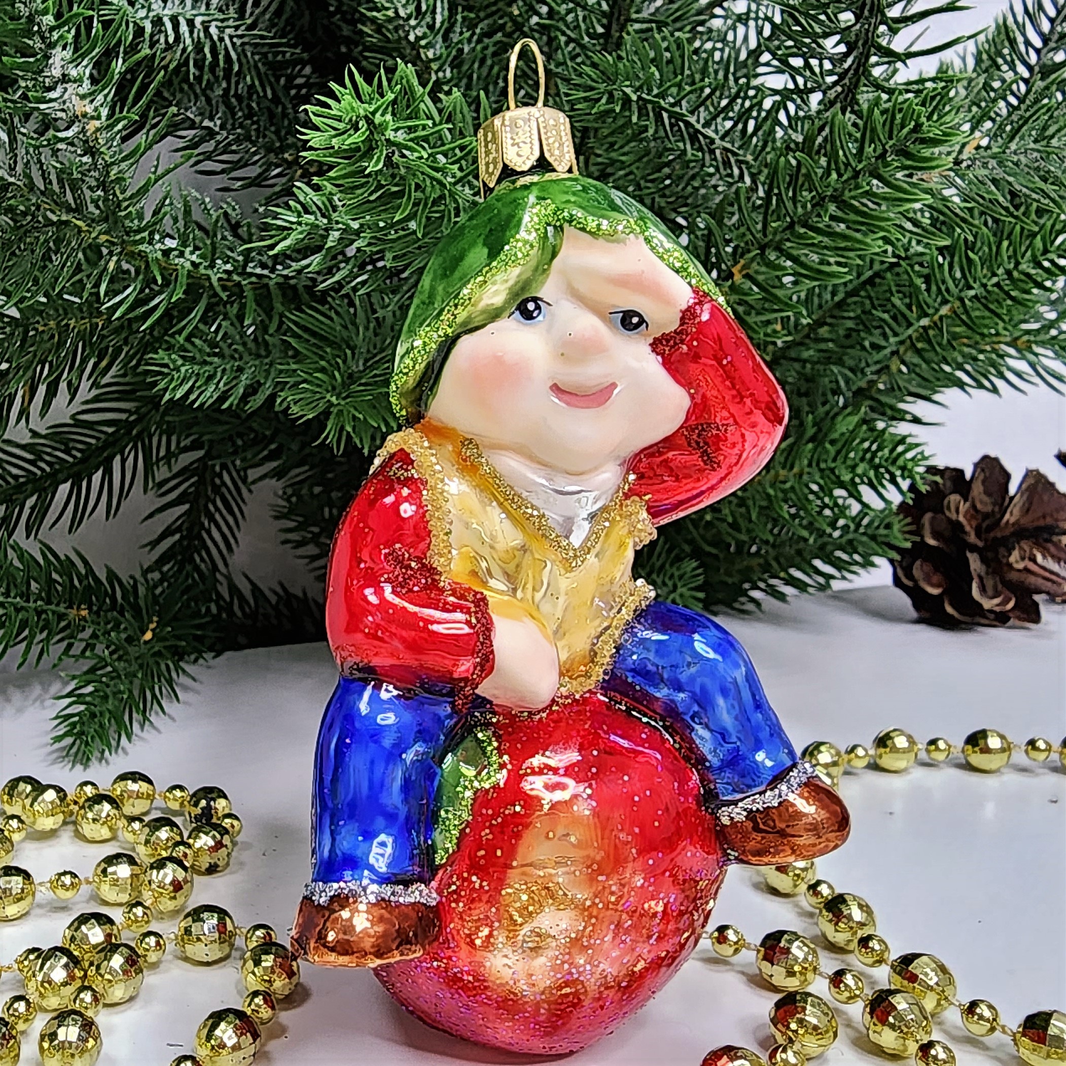 фото Стеклянная елочная игрушка Гном на яблоке