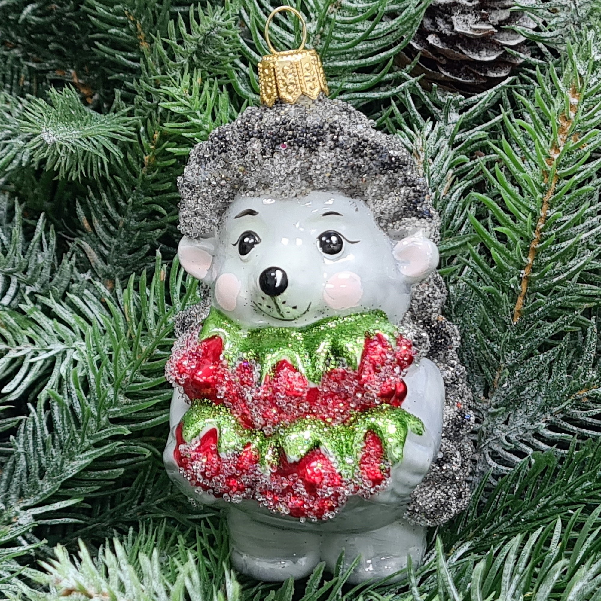 фото Стеклянная елочная игрушка Ежик с малиной