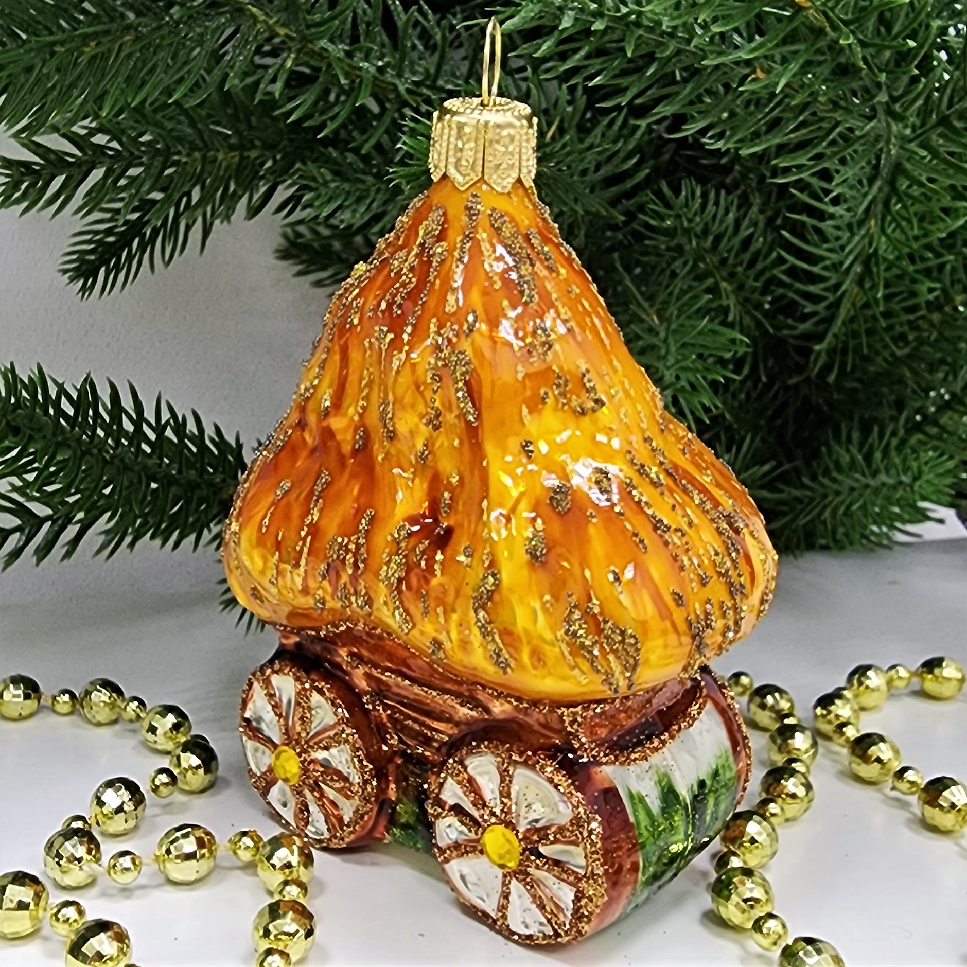 фото Стеклянная елочная игрушка Телега с сеном