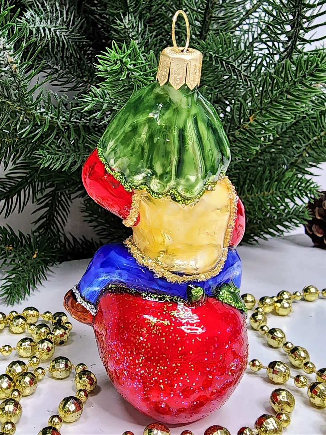 фото Стеклянная елочная игрушка Гном на яблоке