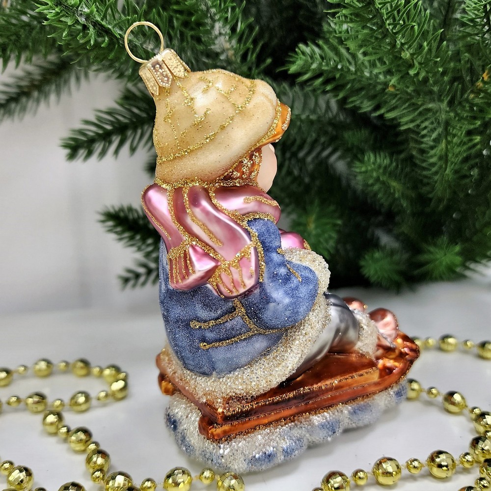 фото Стеклянная елочная игрушка Мальчик на санях сахар