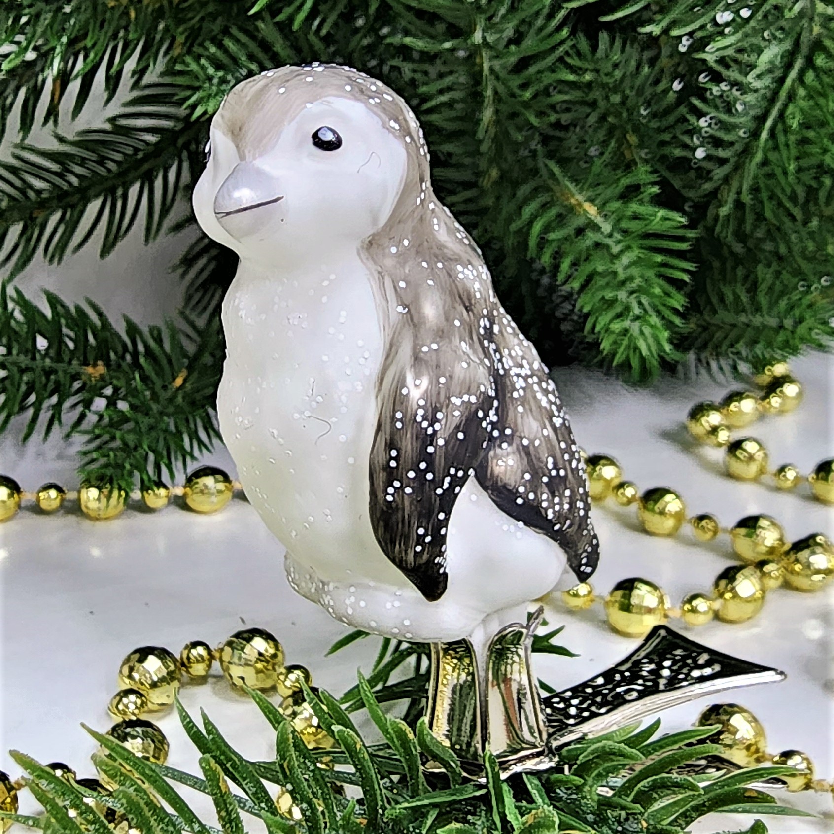 фото Стеклянная елочная игрушка Пингвин на прищепке