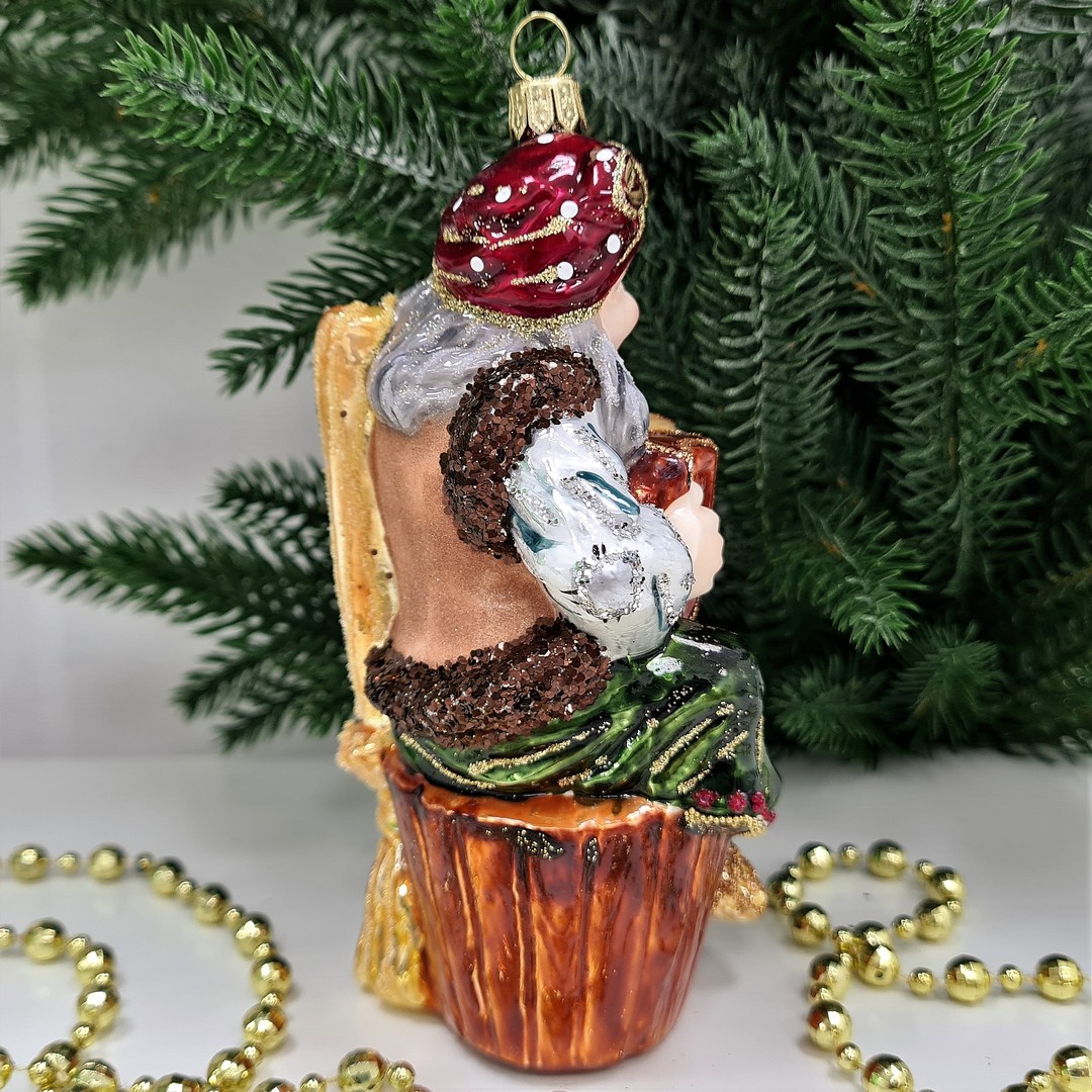 фото Стеклянная елочная игрушка Баба Яга с гармошкой