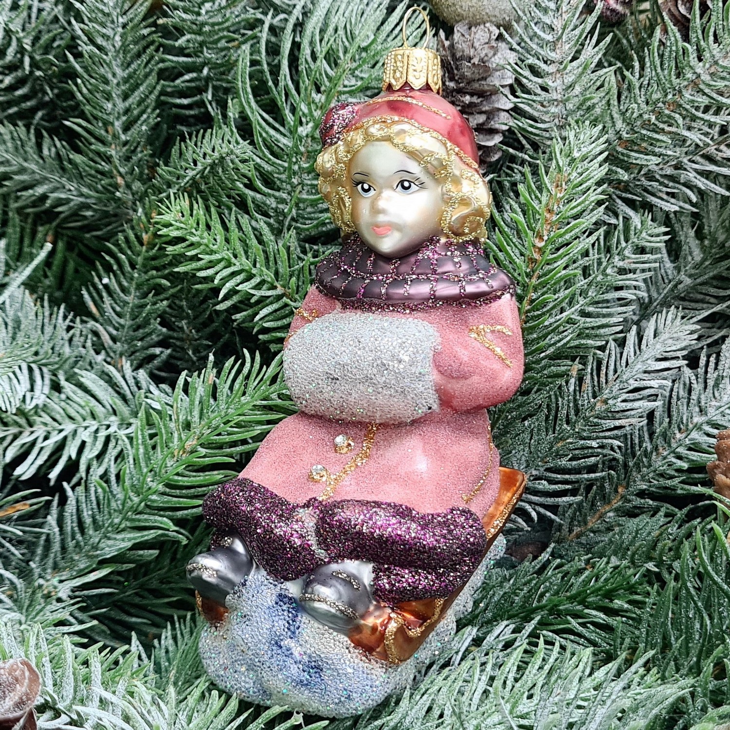 фото Стеклянная елочная игрушка Девочка на санях сахар