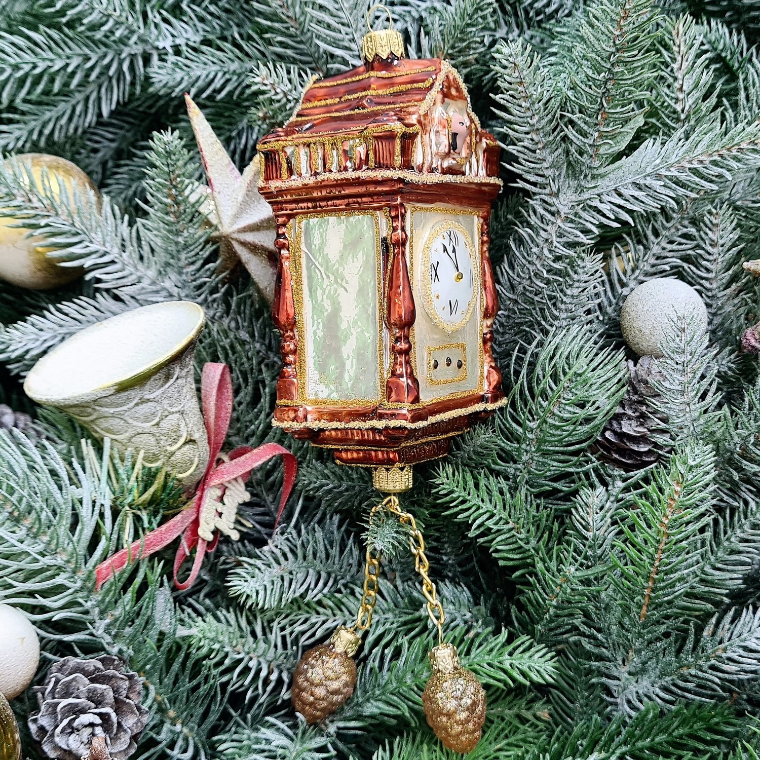 фото Стеклянная елочная игрушка Часы с кукушкой