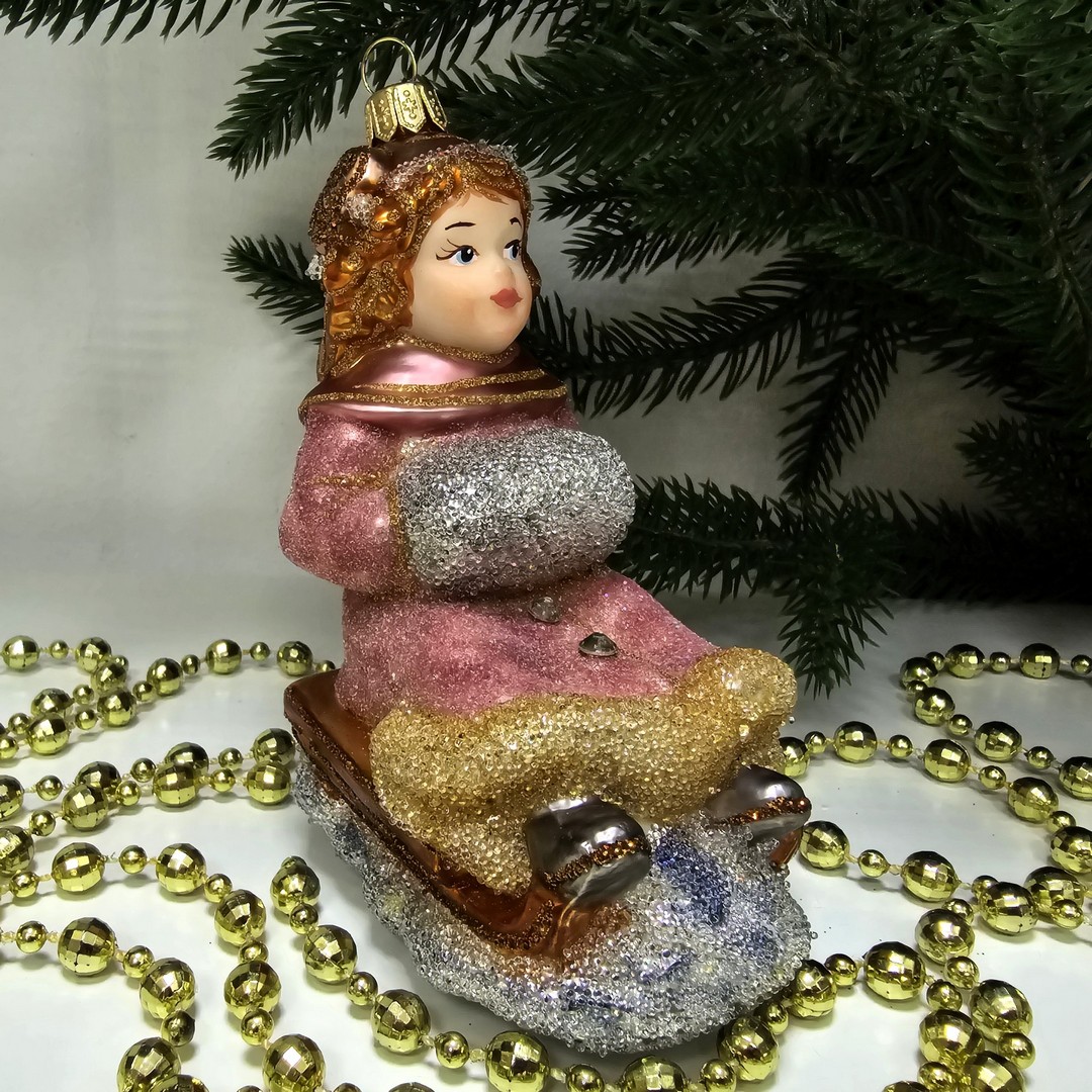 фото Стеклянная елочная игрушка Девочка на санях сахар