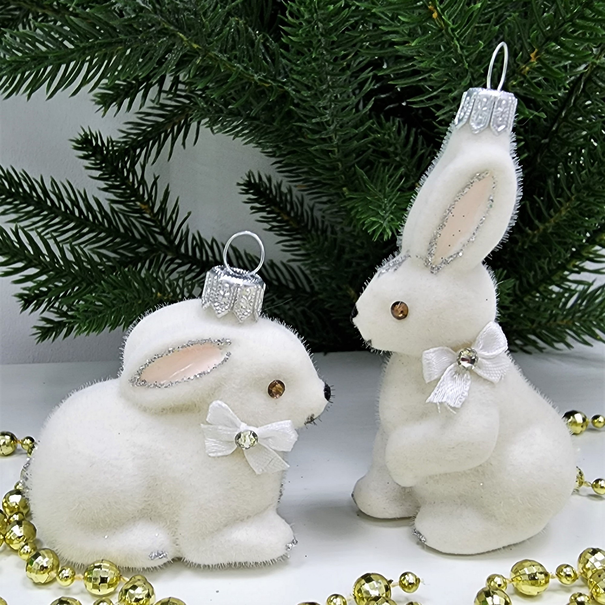 фото Набор ёлочных игрушек Два зайчика флок белые