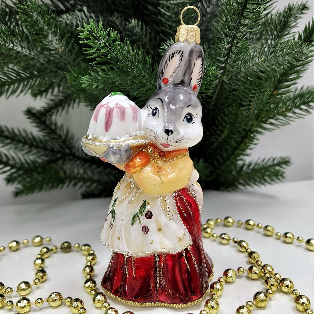 фото Стеклянная елочная игрушка Зайчиха с тортом