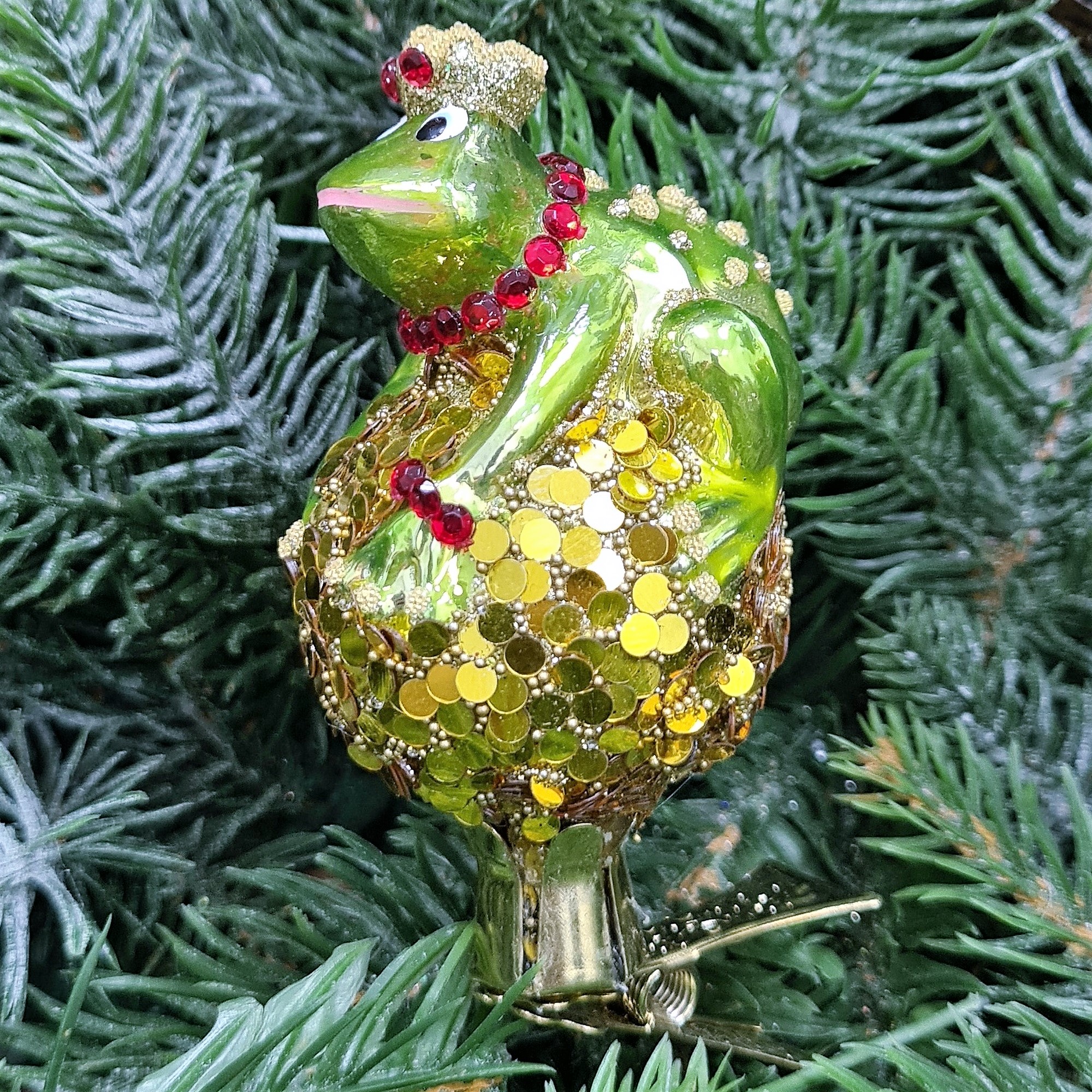фото Стеклянная елочная игрушка Царевна лягушка на монетках