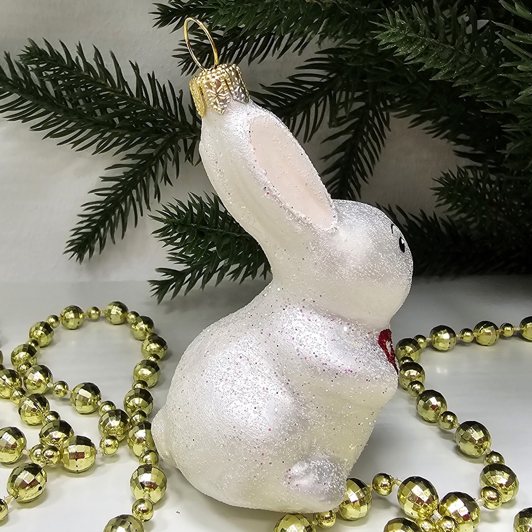 фото Стеклянная елочная игрушка Зайка беленький