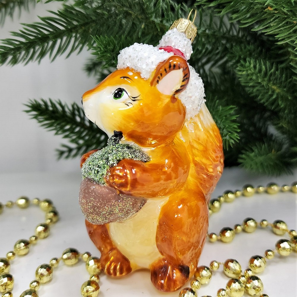 фото Стеклянная елочная игрушка Белочка с орехом