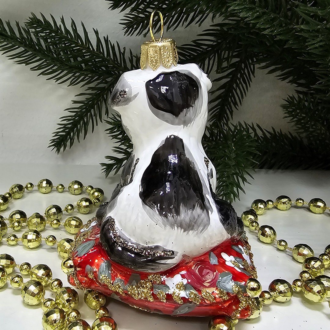 фото Стеклянная елочная игрушка Щенок на подушке