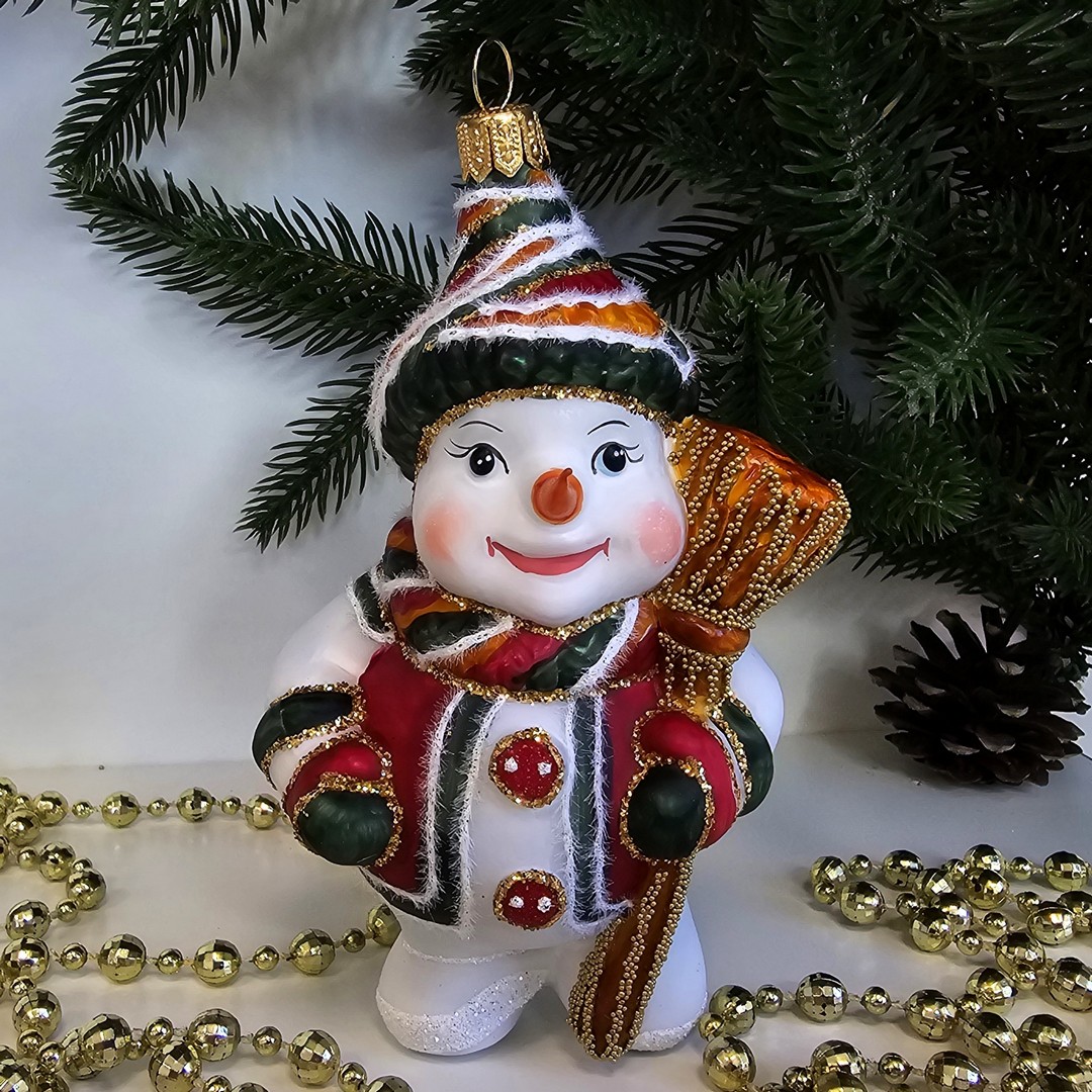 фото Стеклянная елочная игрушка Снеговик с метлой