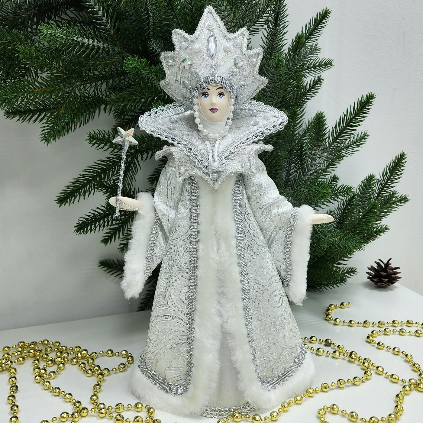 фото Кукла Снежная королева под елку 31 см