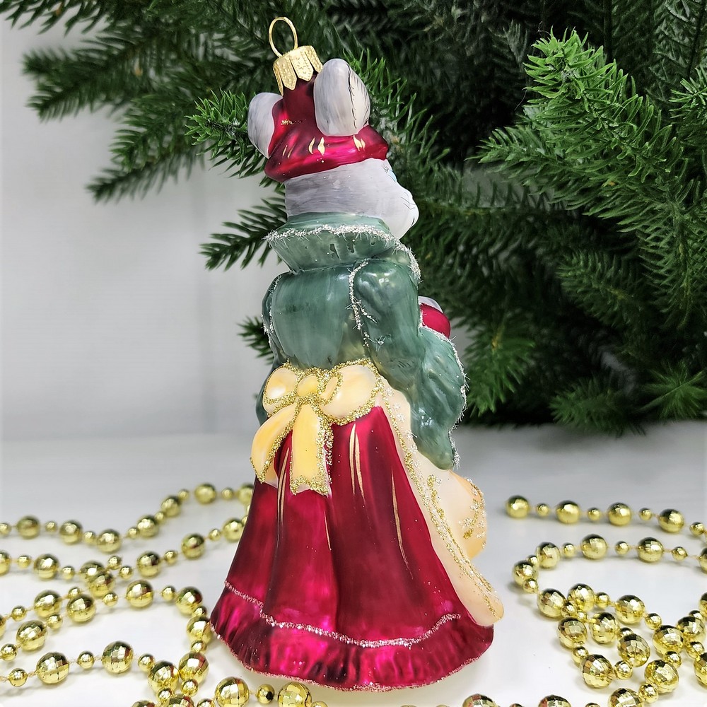 фото Стеклянная елочная игрушка Зайчиха с чайником бордо