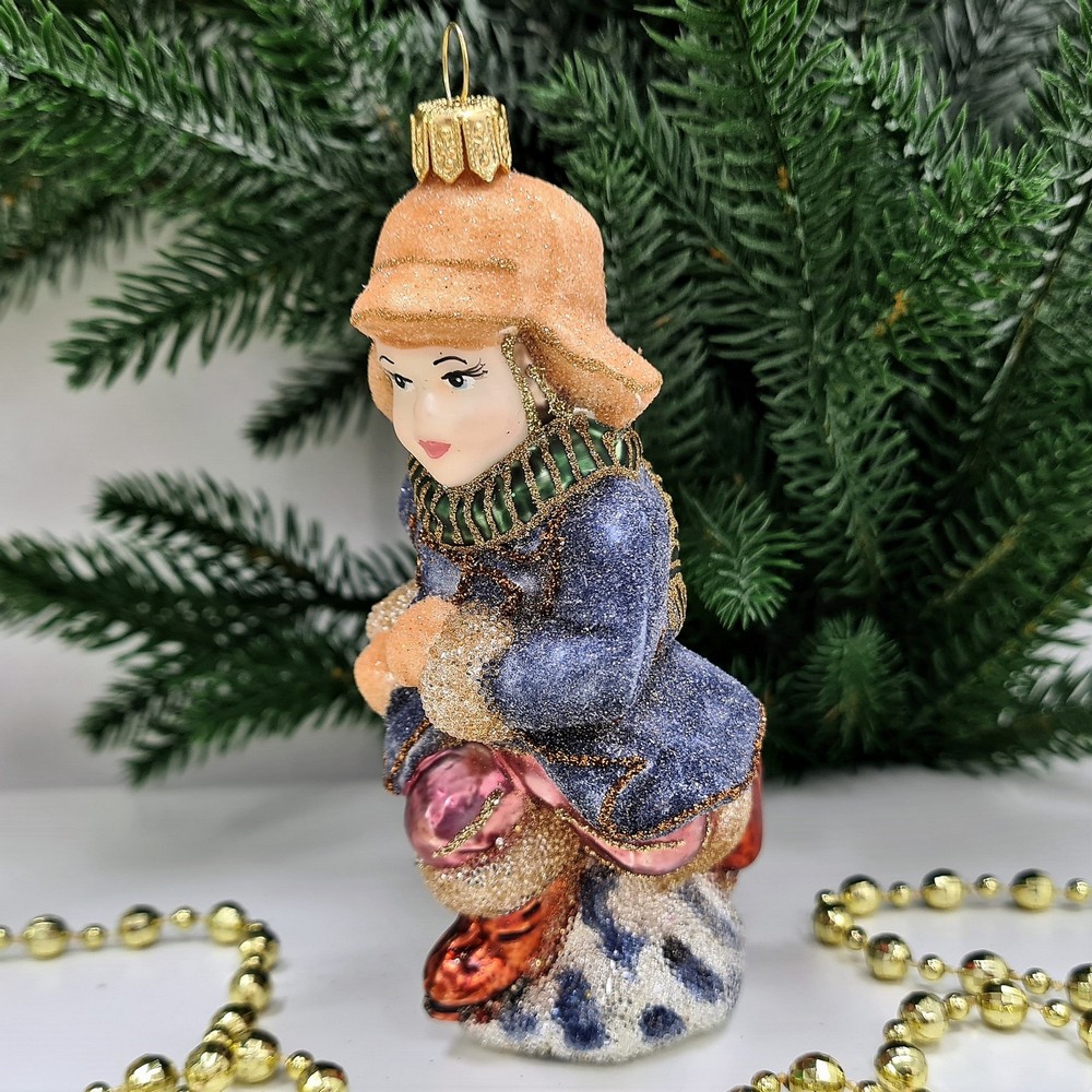 фото Стеклянная елочная игрушка Мальчик на коньках