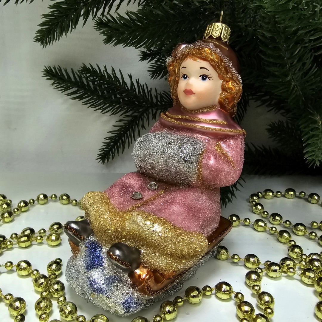 фото Стеклянная елочная игрушка Девочка на санях сахар