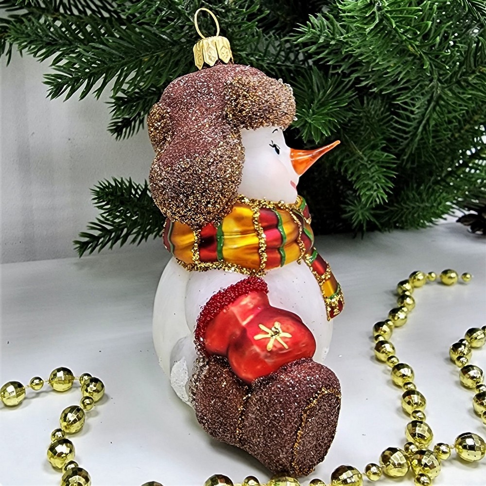 фото Стеклянная елочная игрушка Снеговик в валенках