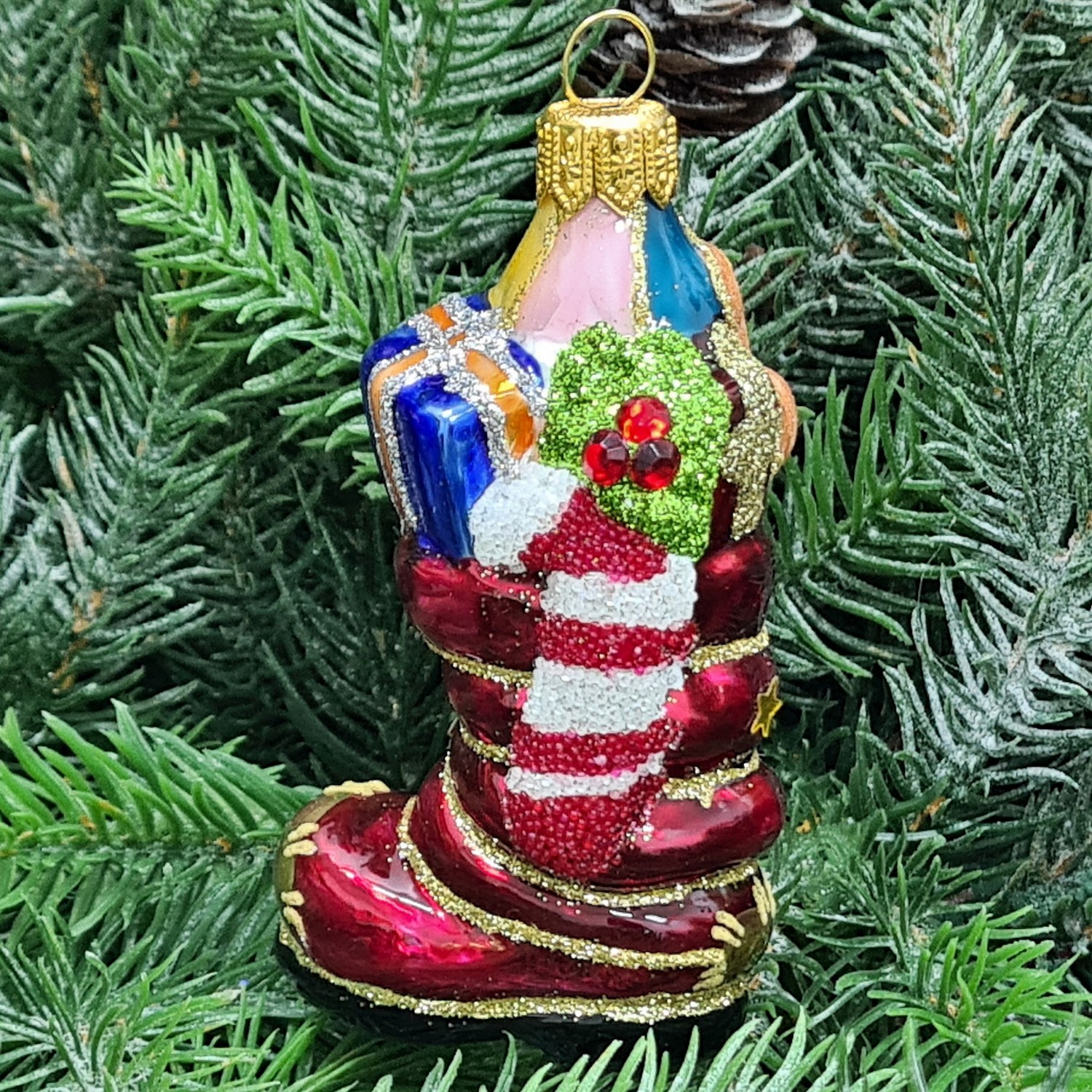 фото Стеклянная елочная игрушка Ботинок с подарками