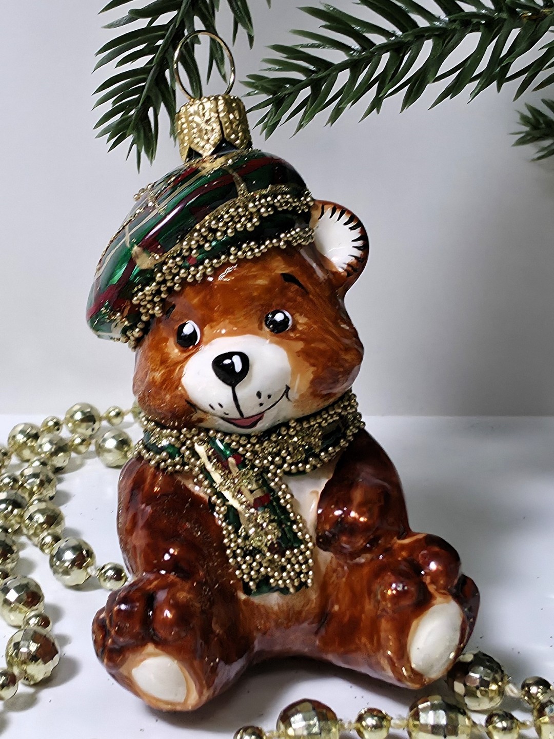 фото Стеклянная елочная игрушка Мишка в кепке