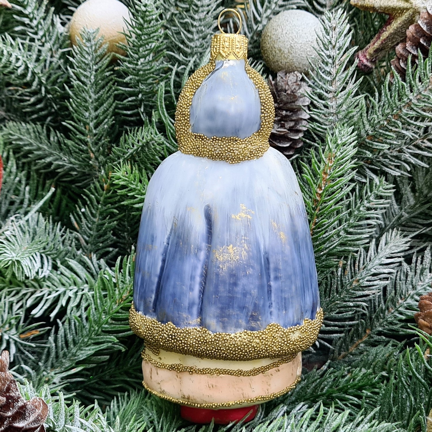 фото Стеклянная елочная игрушка Девочка с веночком винтаж