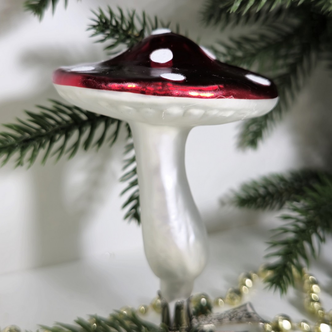 фото Стеклянная елочная игрушка Грибочек