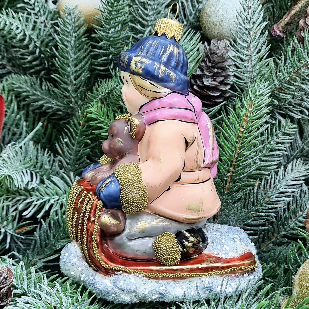 фото Стеклянная елочная игрушка Мальчик с мишкой на санях винтаж