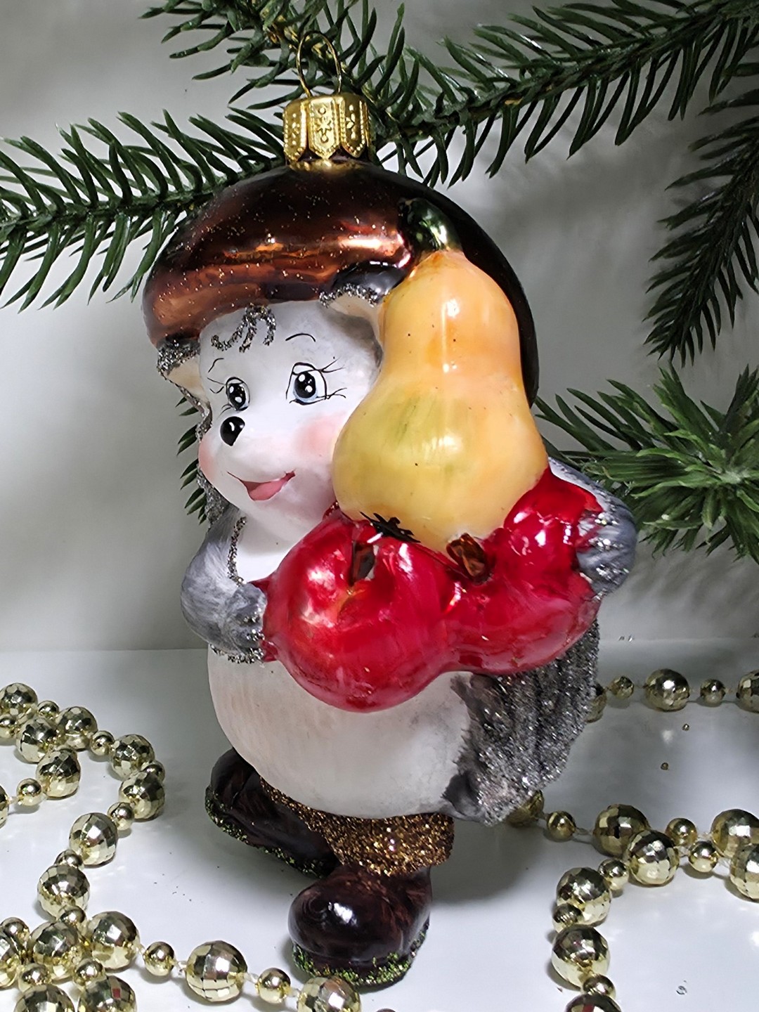 фото Стеклянная елочная игрушка Ежик с фруктами