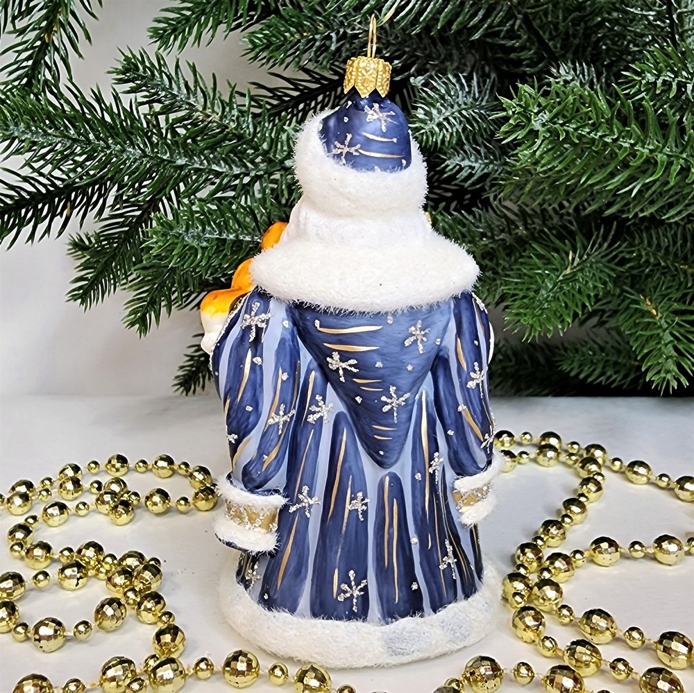 фото Стеклянная елочная игрушка Дед Мороз синий с белочкой