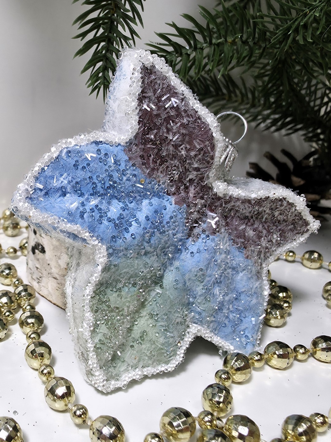 фото Стеклянная елочная игрушка Кленовый листок