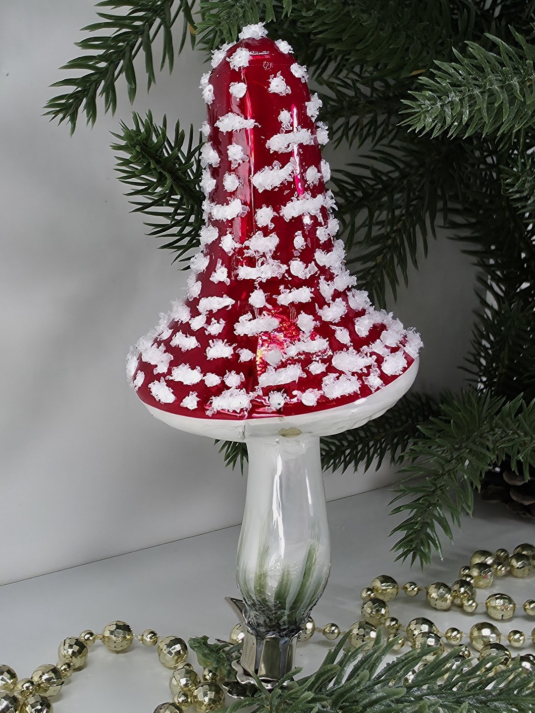 фото Стеклянная елочная игрушка Гриб мухомор на прищепке