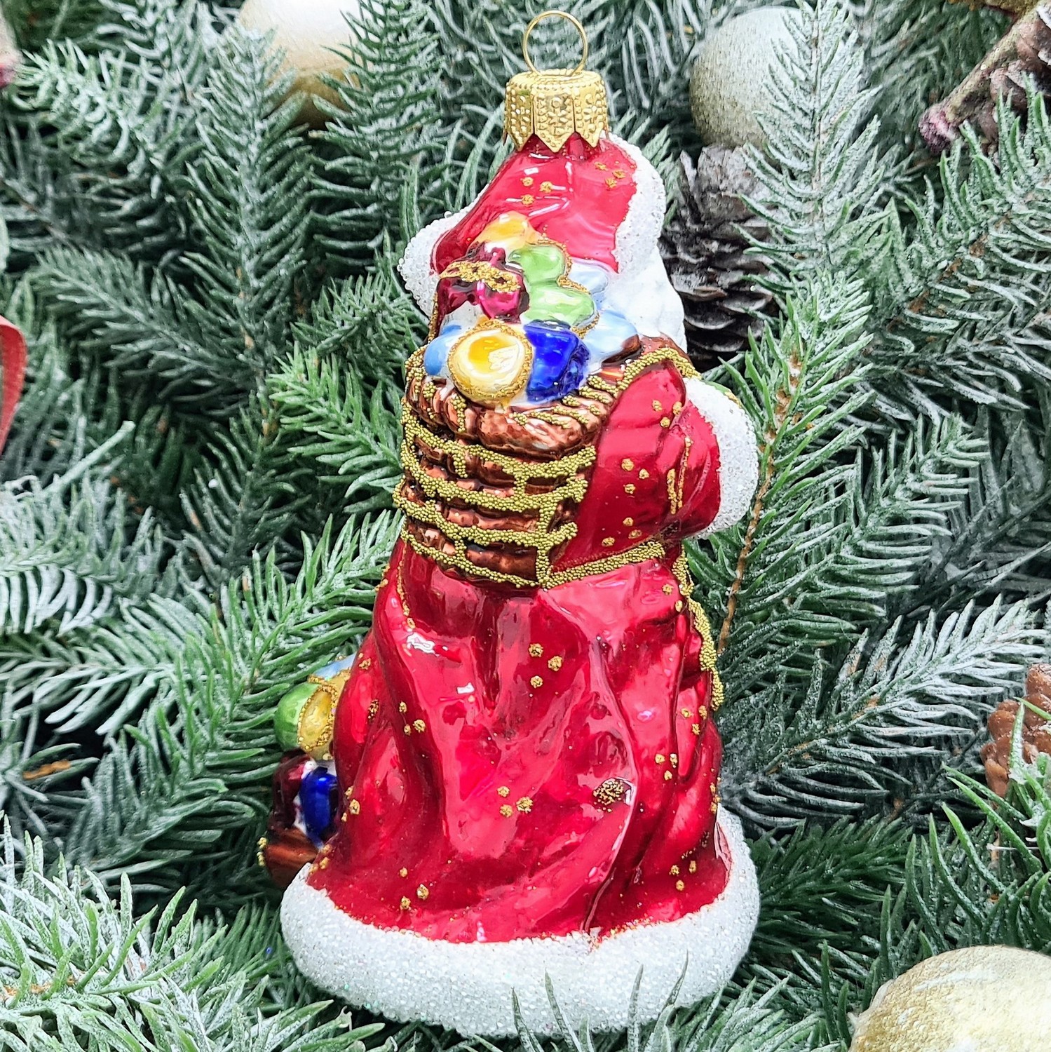 фото Стеклянная елочная игрушка Дед Мороз с подарками-2