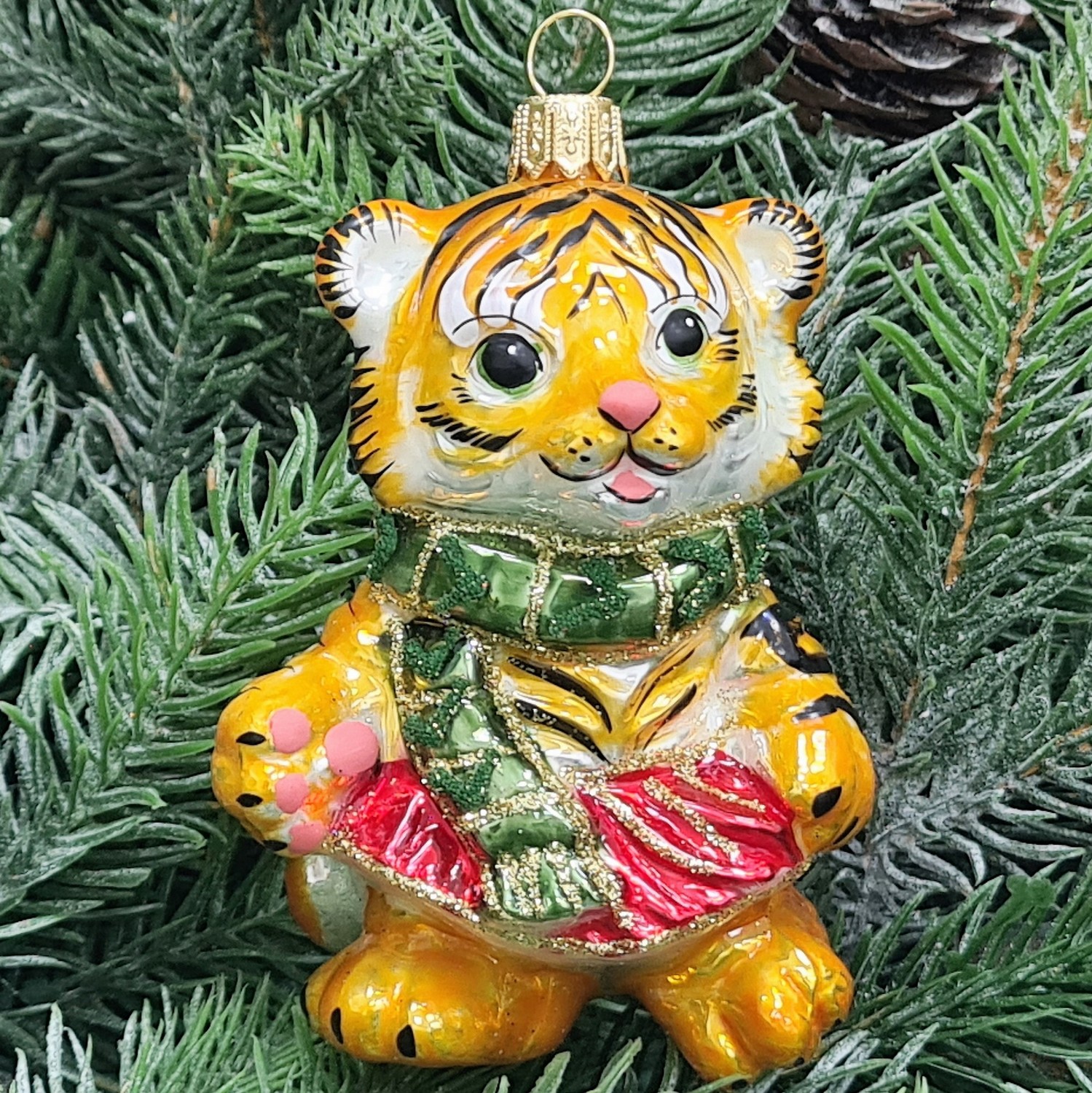 фото Стеклянная елочная игрушка Тигренок девочка