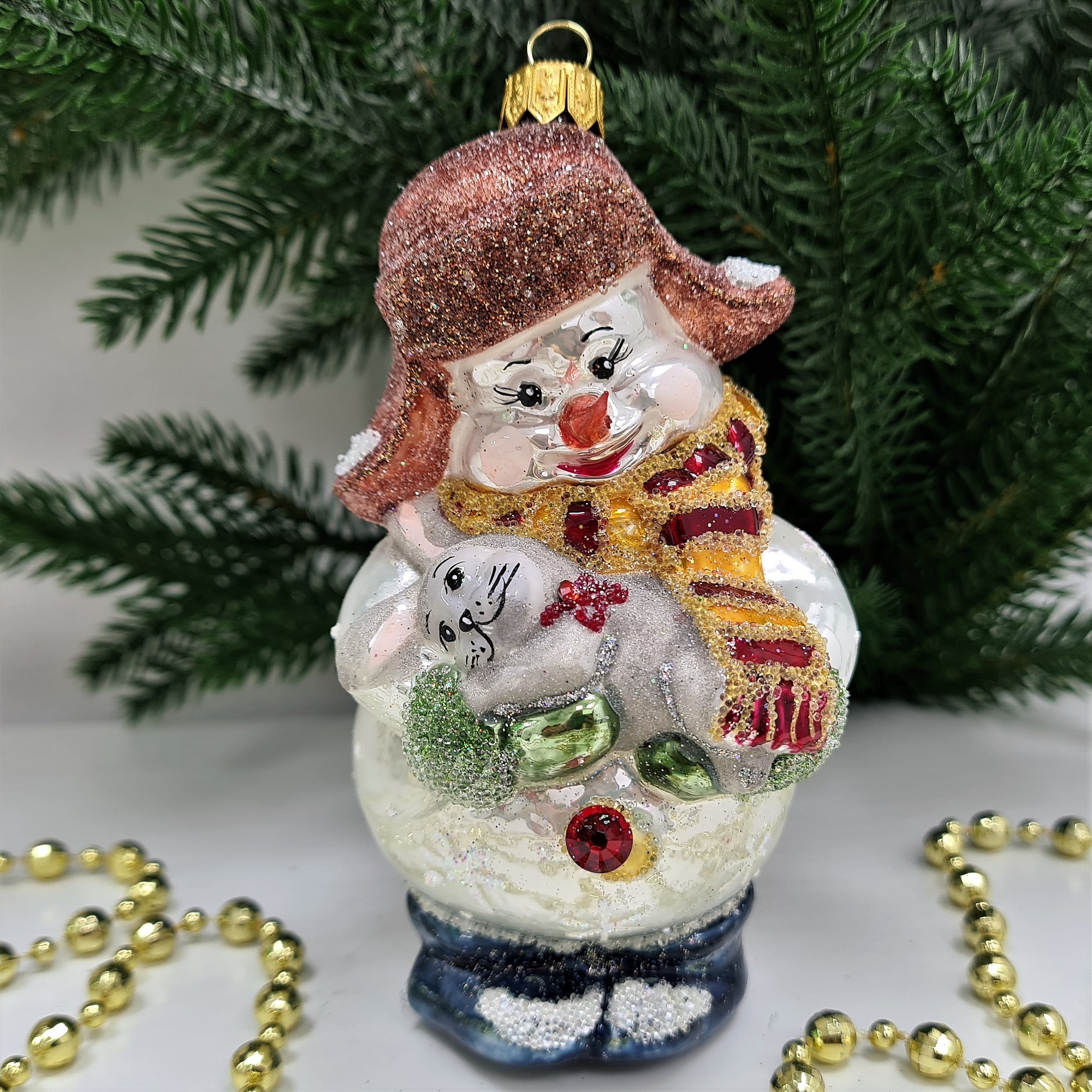 фото Стеклянная елочная игрушка Снеговик в ушанке с зайчиком