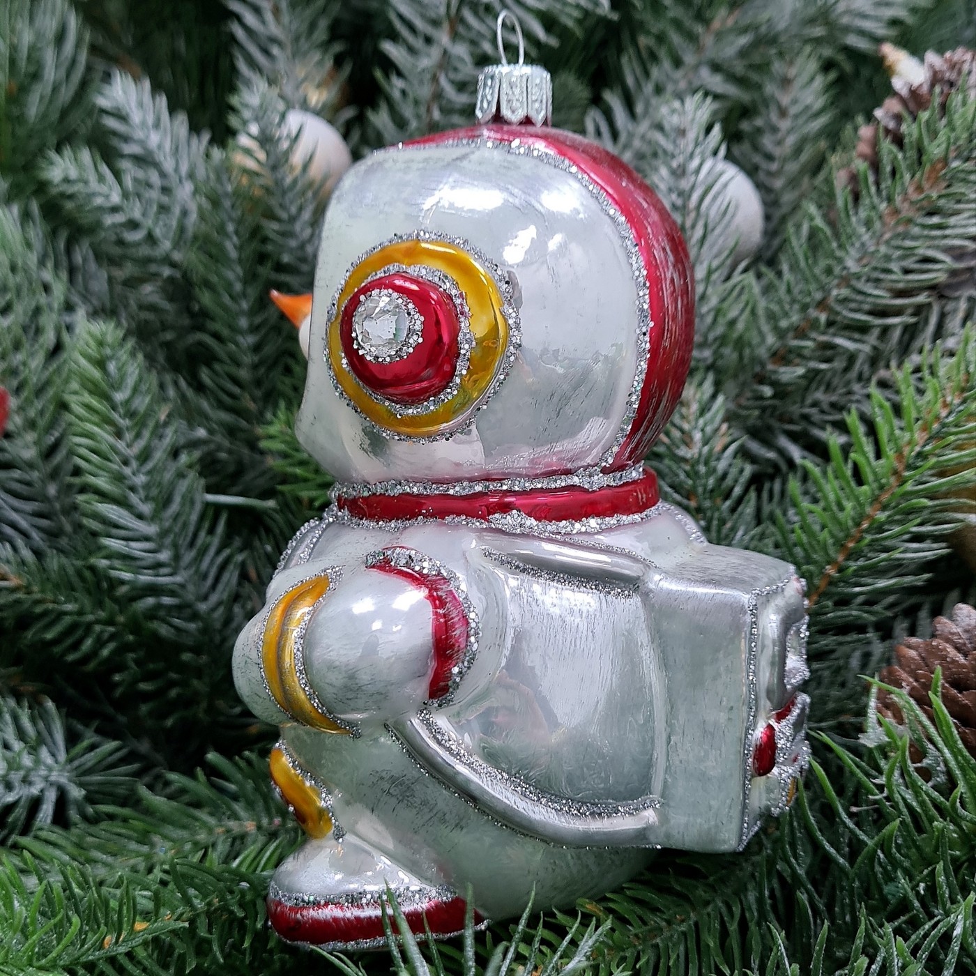 фото Стеклянная елочная игрушка Снеговик космонавт красный