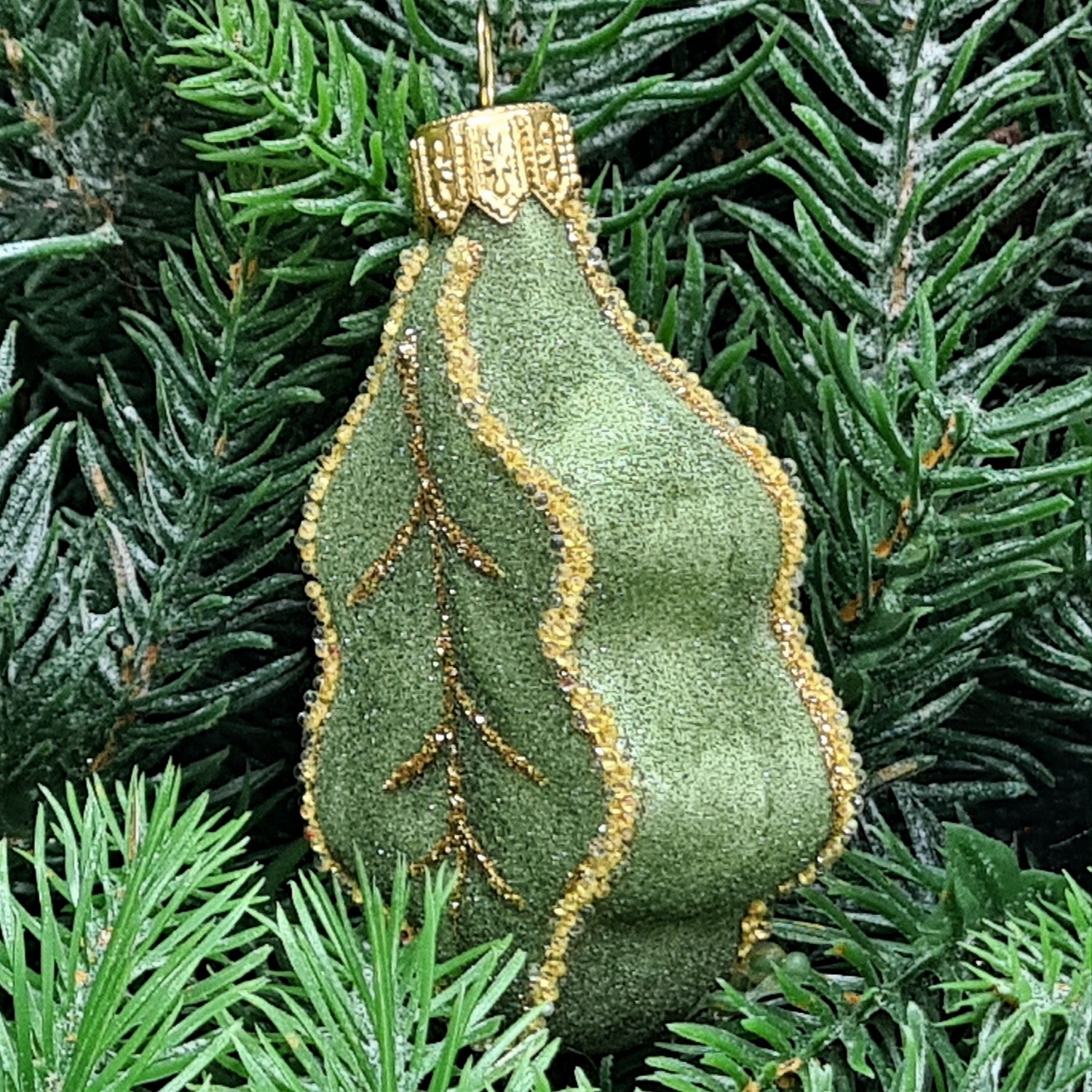 фото Стеклянная елочная игрушка Дубовый листок