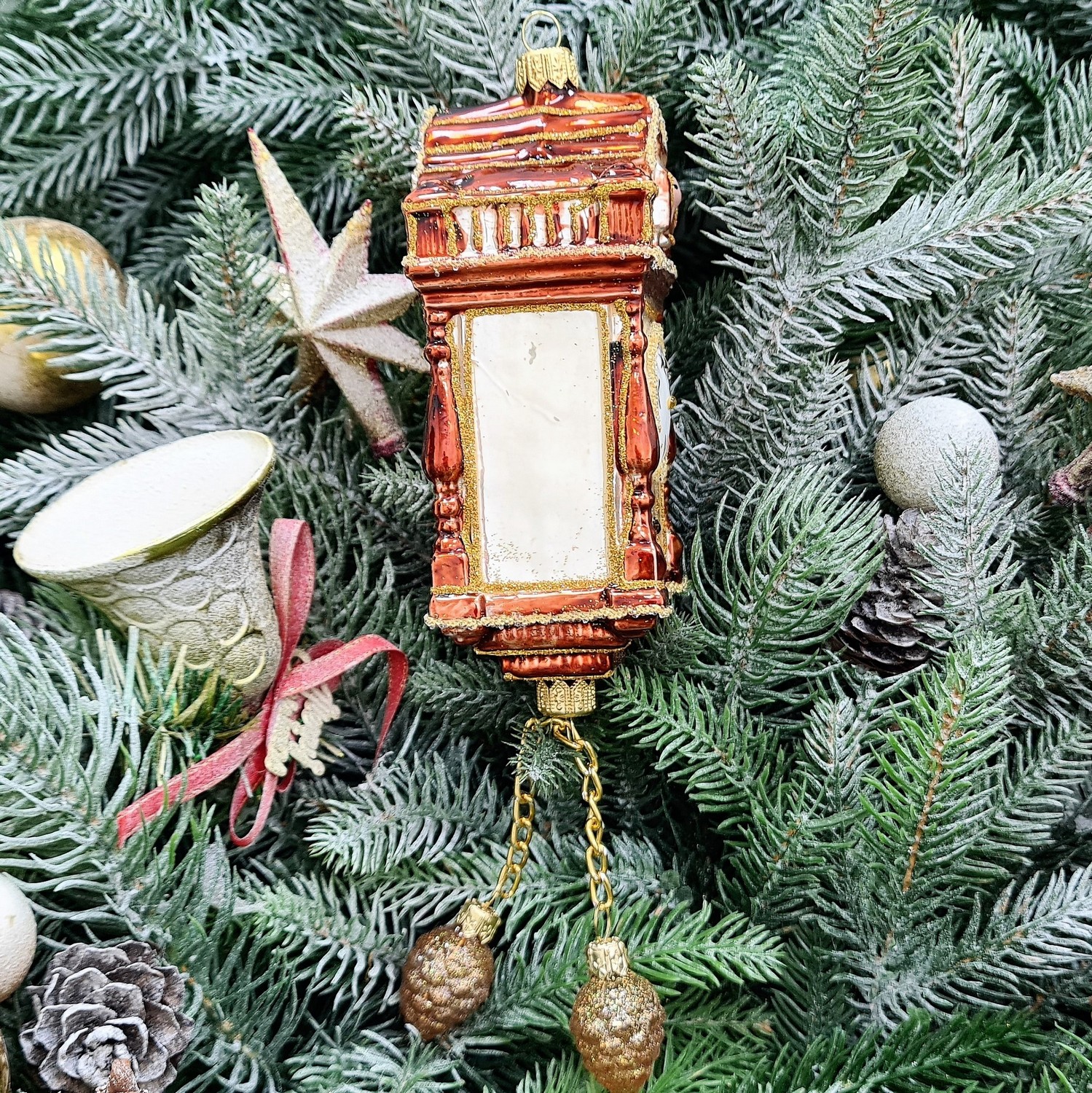 фото Стеклянная елочная игрушка Часы с кукушкой