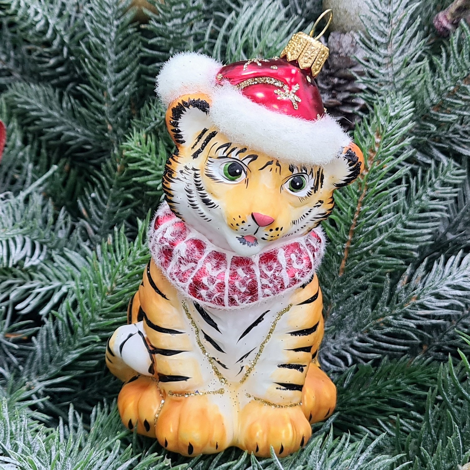 фото Стеклянная елочная игрушка Тигренок Санта