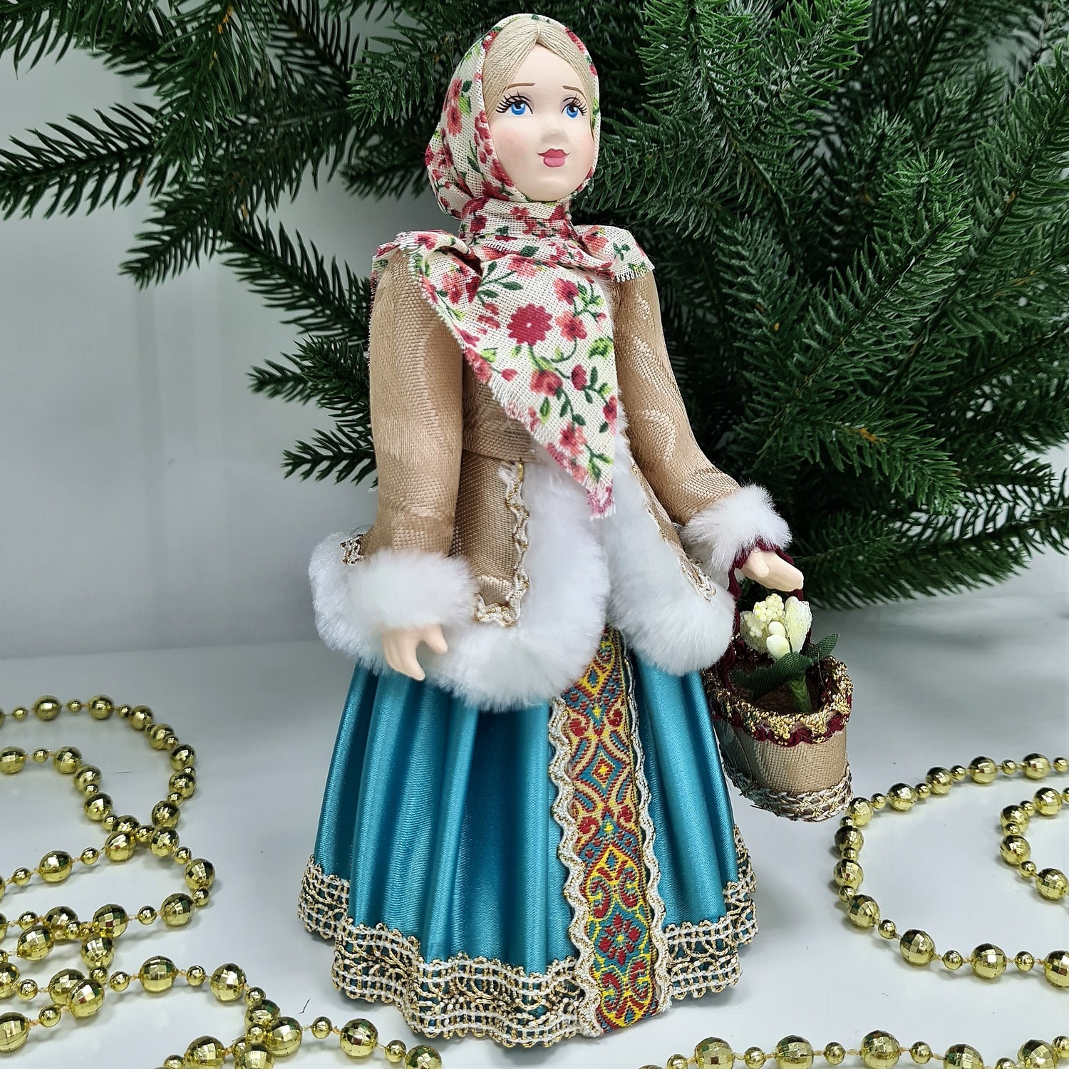 фото Кукла Девочка с подснежниками 20см