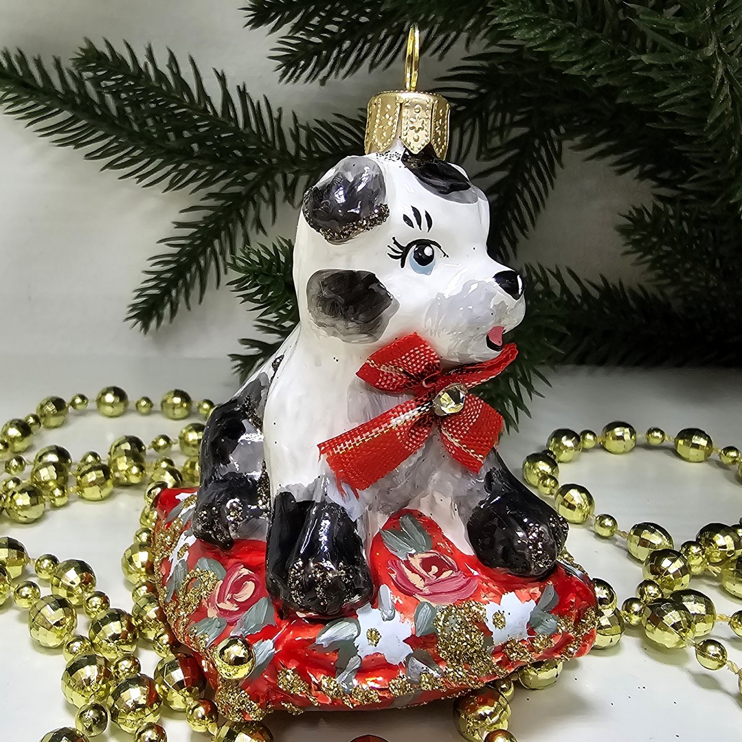 фото Стеклянная елочная игрушка Щенок на подушке