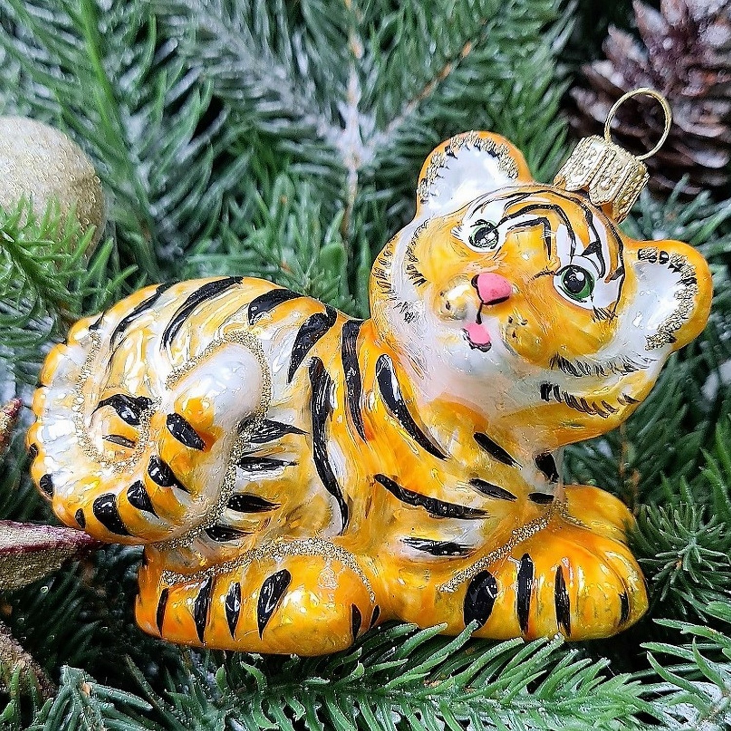 фото Стеклянная елочная игрушка Тигренок играет
