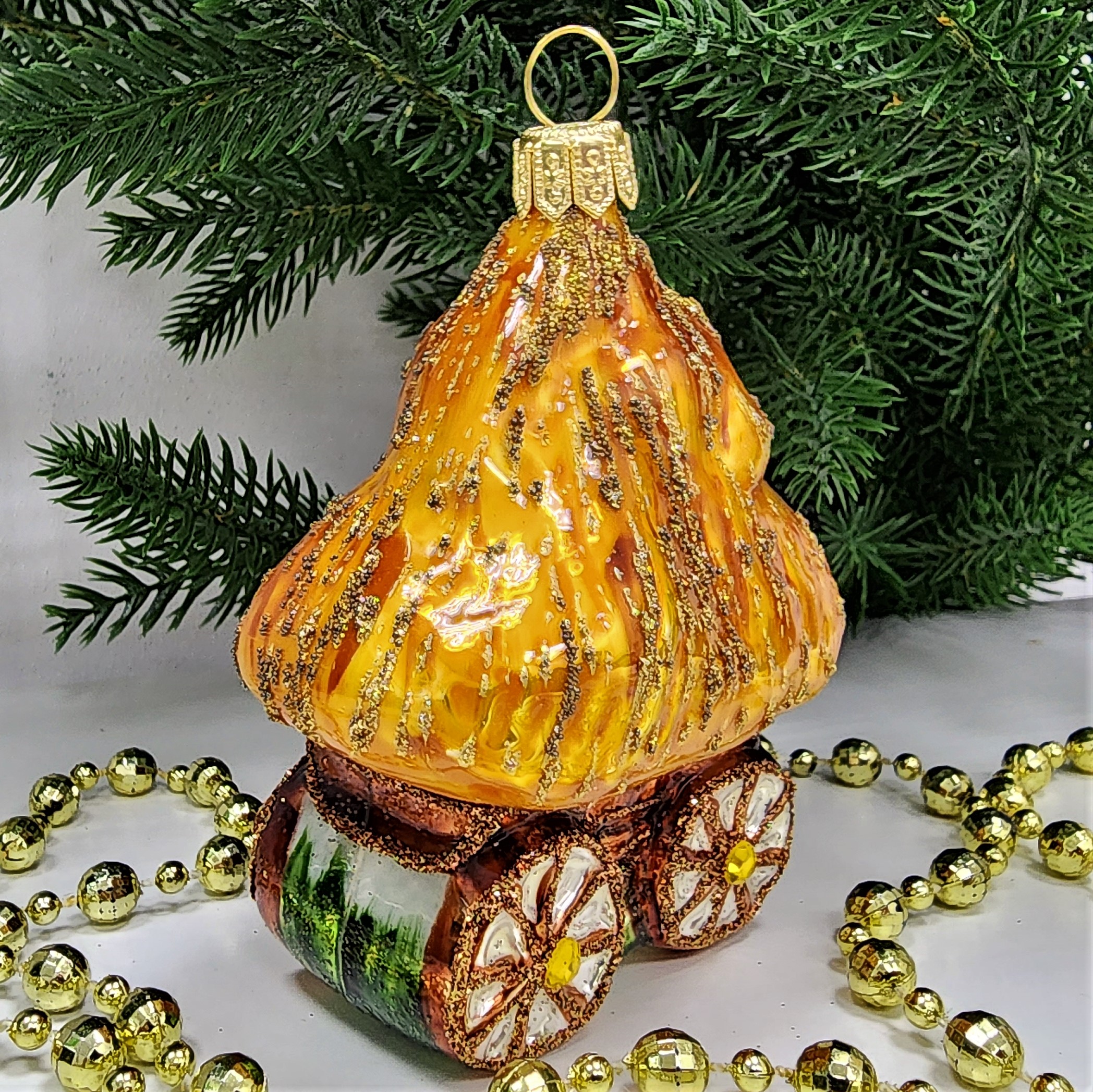 фото Стеклянная елочная игрушка Телега с сеном