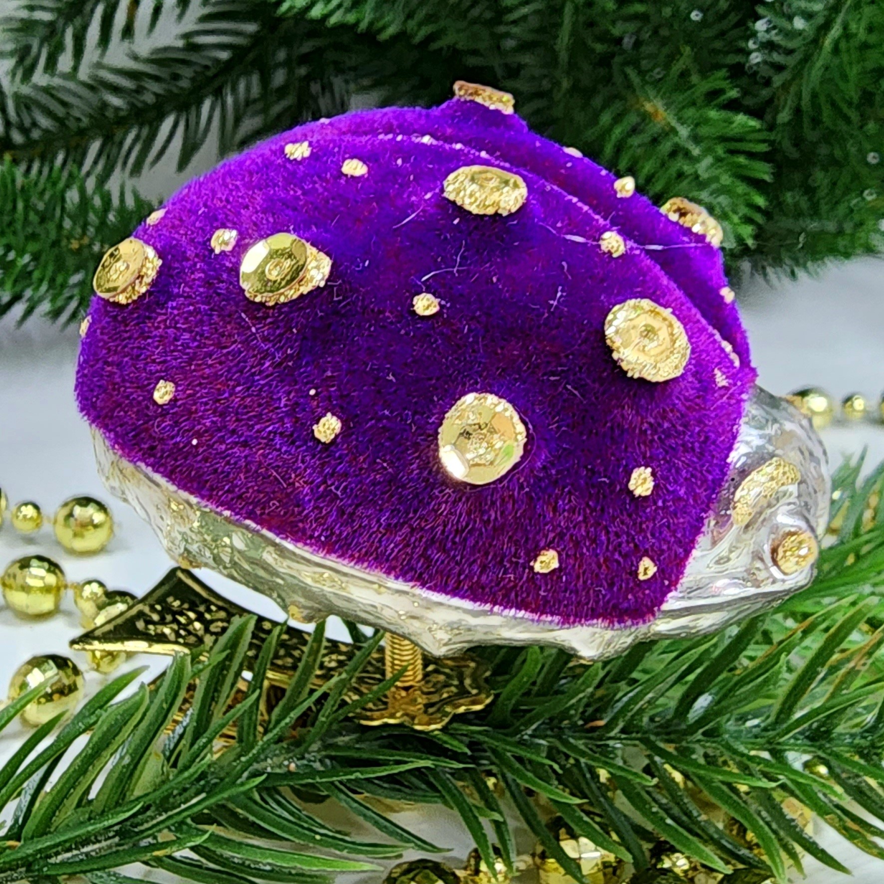 фото Стеклянная елочная игрушка Божья коровка флок на прищепке