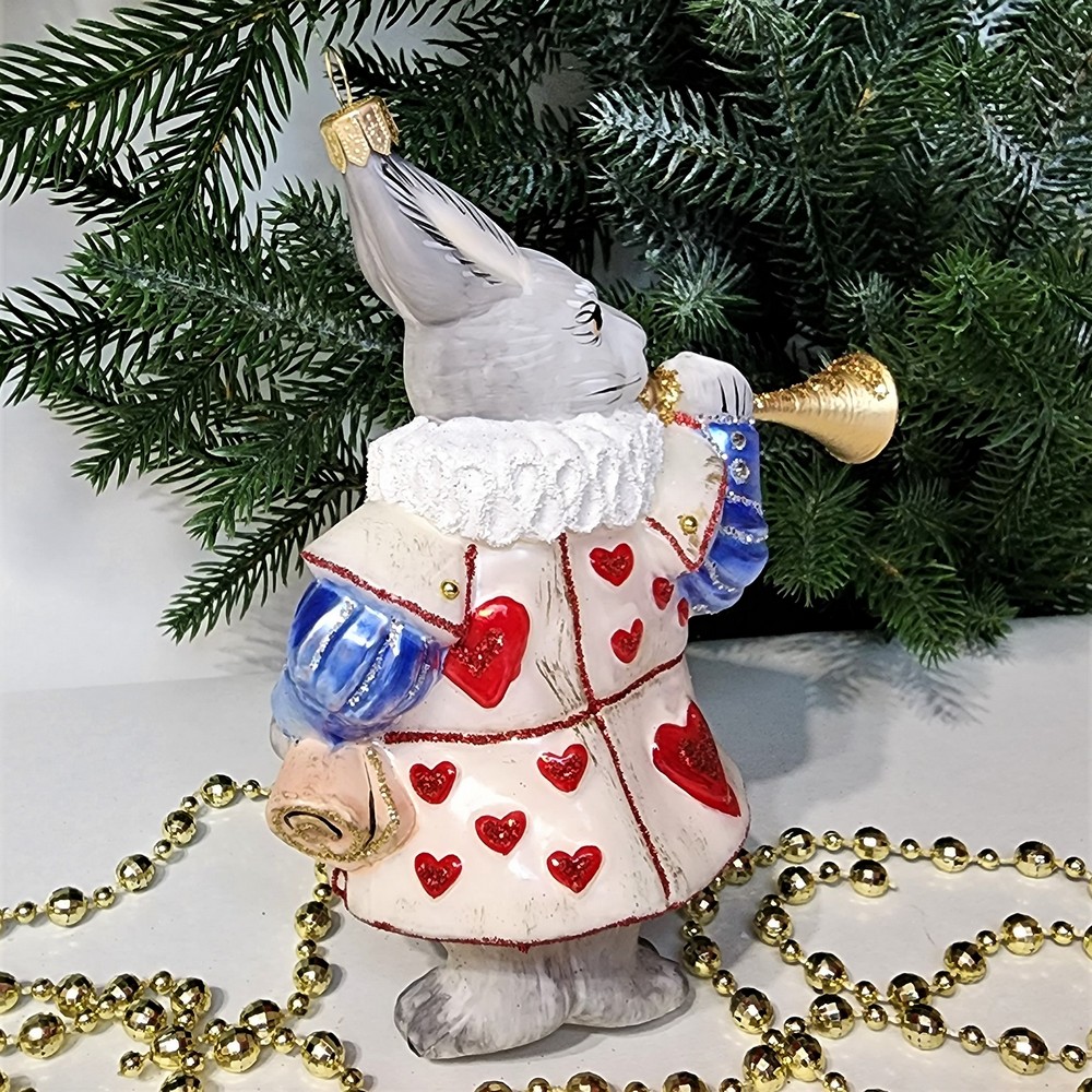 фото Стеклянная елочная игрушка Белый кролик с горном