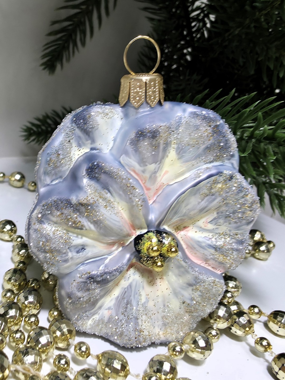 фото Стеклянная елочная игрушка Фиалка