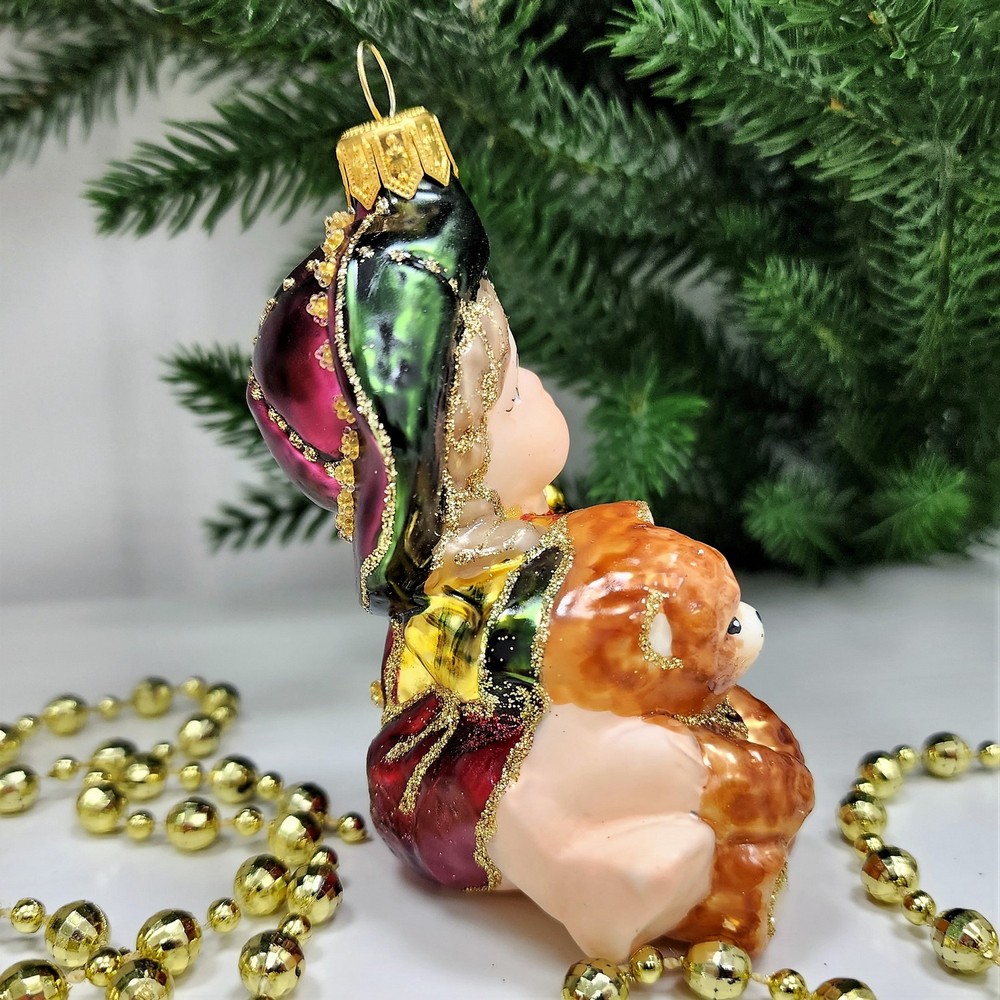 фото Стеклянная елочная игрушка Девочка с мишкой сидит